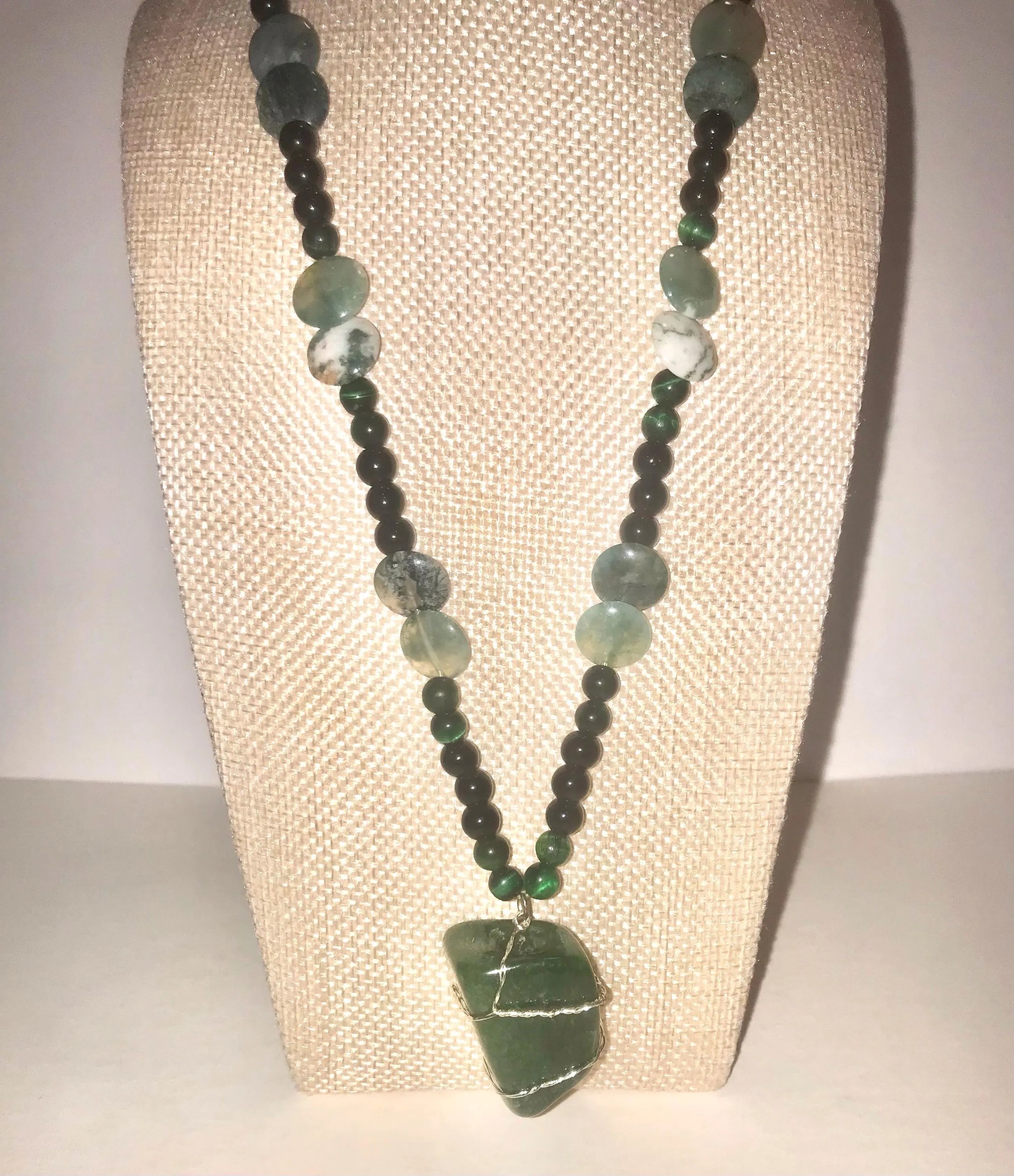 Genuine Green Jade Beaded Necklace and Bracelet Set